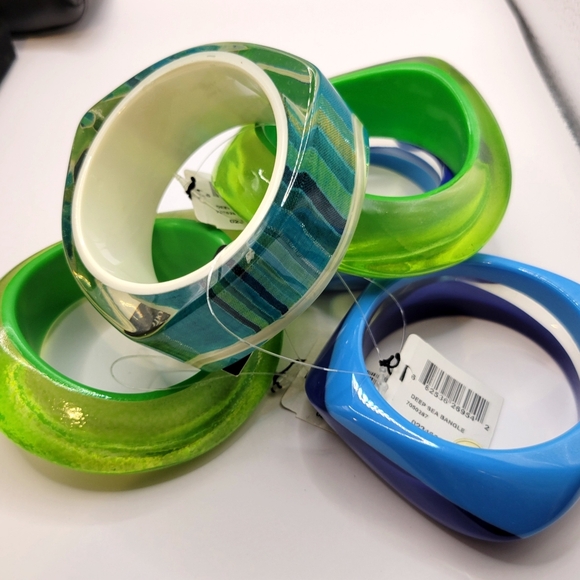 Bijoux Terner chunky bangle lot blue, clear and green asymmetrical bracelets - Picture 13 of 13